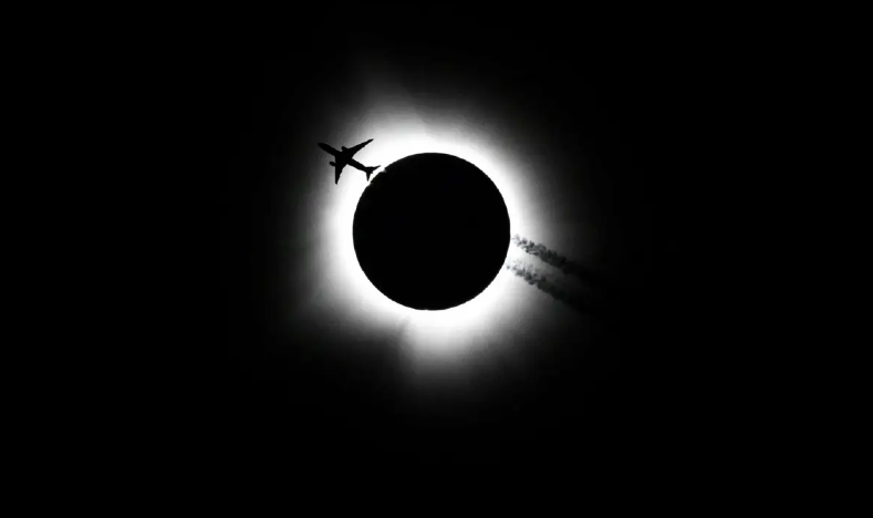 Penampakan Gerhana Matahari Total yang Memukau di Amerika Utara